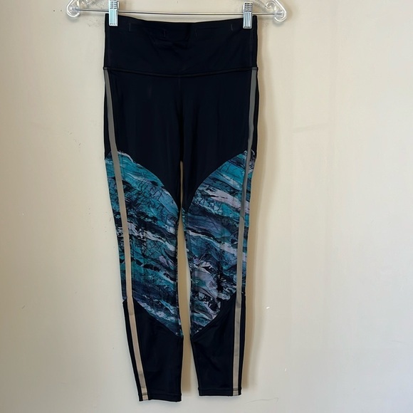 Lululemon Run to Reset Tight 25" size 4 in Black / Frozen Island Multi - Picture 4 of 15